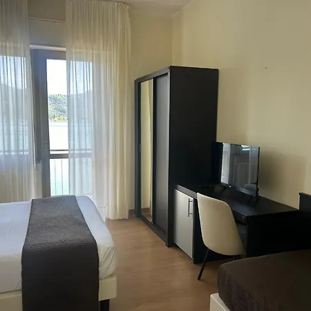 カリロン ホテル