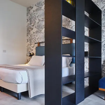 カリロン ホテル